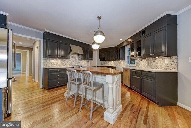 Building Photo - 4509 Tournay Rd