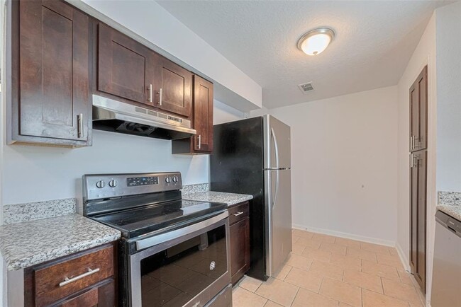 Building Photo - 7926 Jonquil Dr