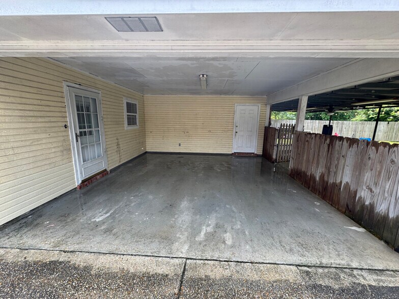 Building Photo - 30551 Oak Crest Rd