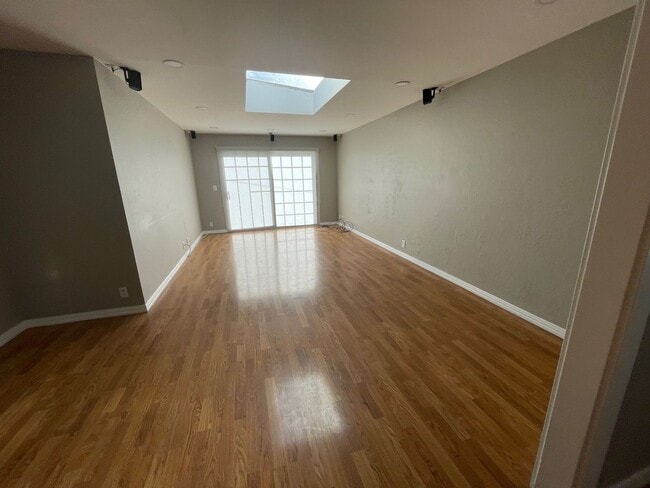 Building Photo - 1438 Myrtle Ave
