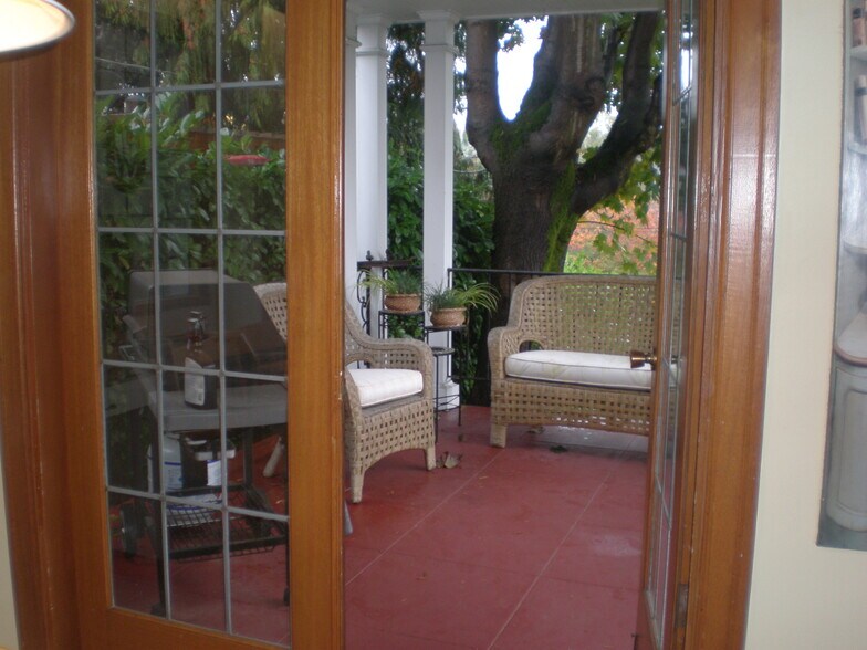Covered patio - 2519 20th Ave E