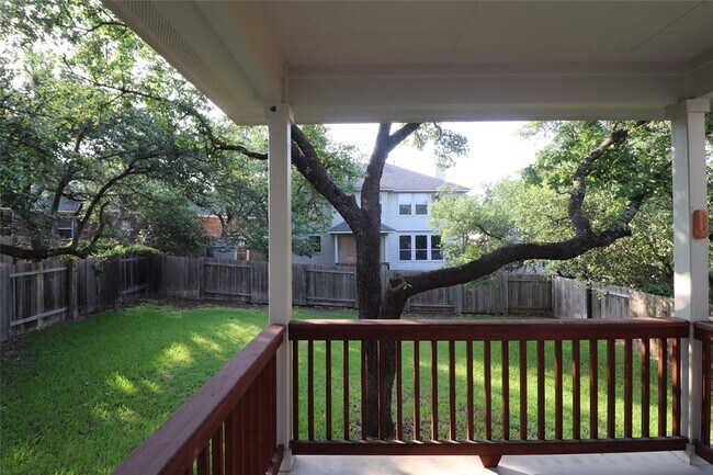 Building Photo - 806 Zappa Dr