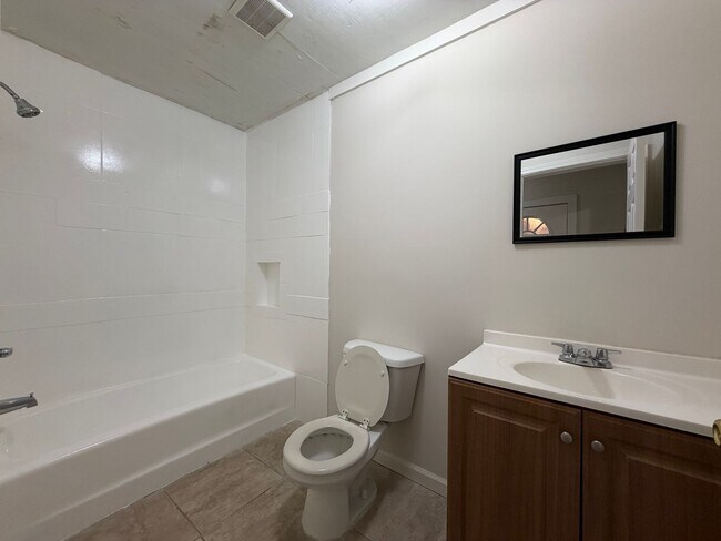 Building Photo - 2 N McLin St SW