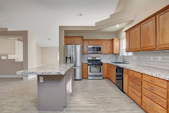 Building Photo - FOR RENT Palm Canyon