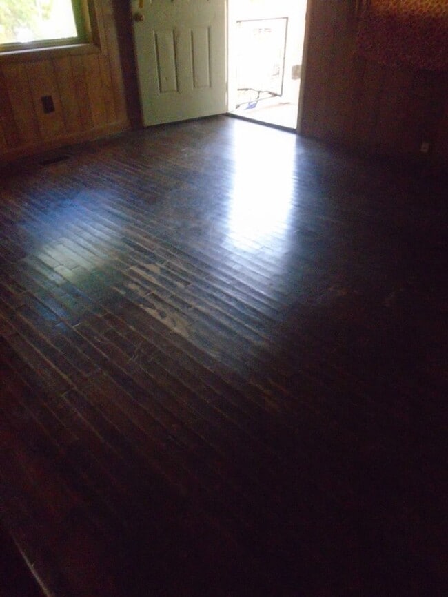 Building Photo - 310 Old Shaw Rd