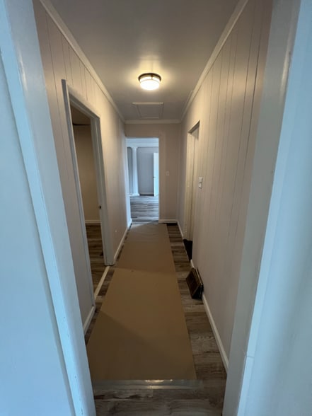 Building Photo - 313 Main St