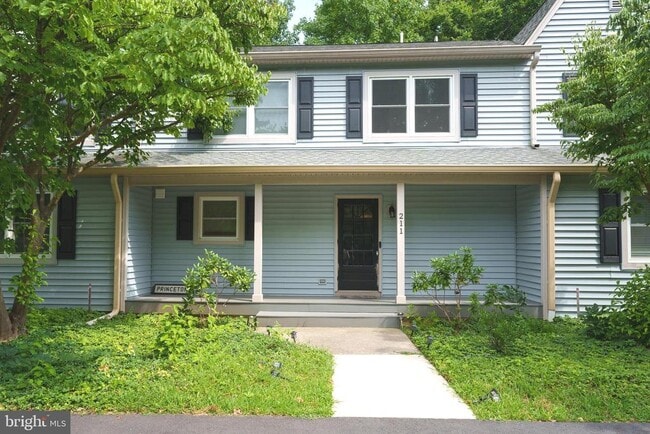 Building Photo - 211 Ross Stevenson Cir