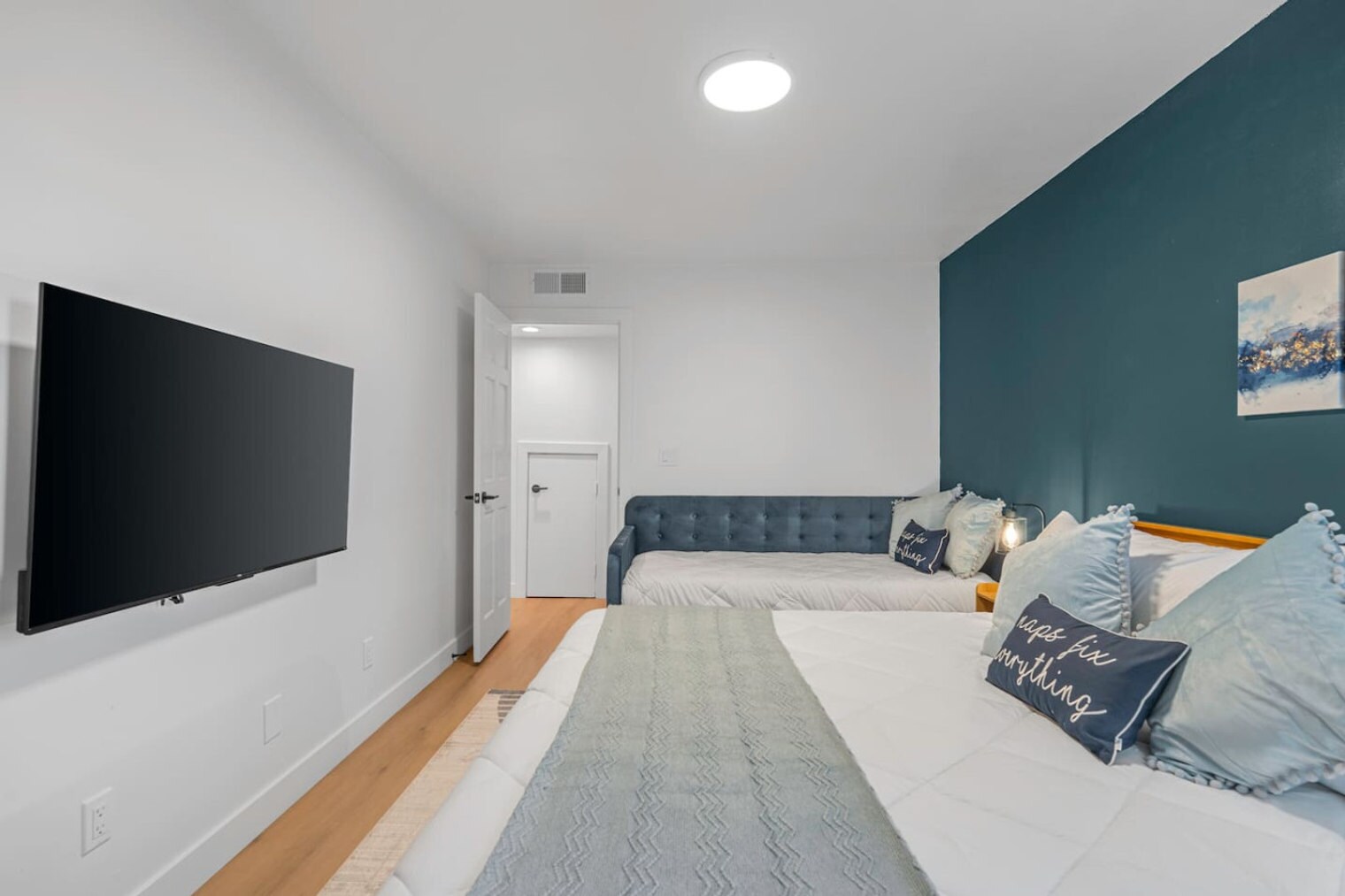 Building Photo - 4637 N 8th Pl