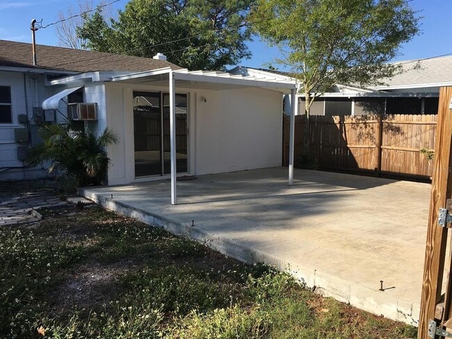 Building Photo - 715 51st Ave N