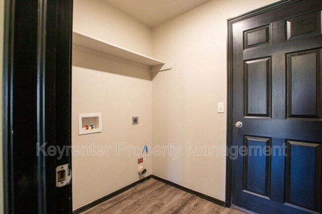 Building Photo - 1425 Sandstone Dr