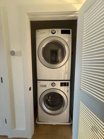 Washer dryer in unit - 211 Florida Ave NW