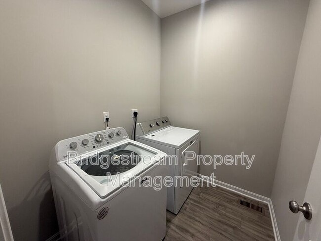 Building Photo - 766 Hunters Run Dr