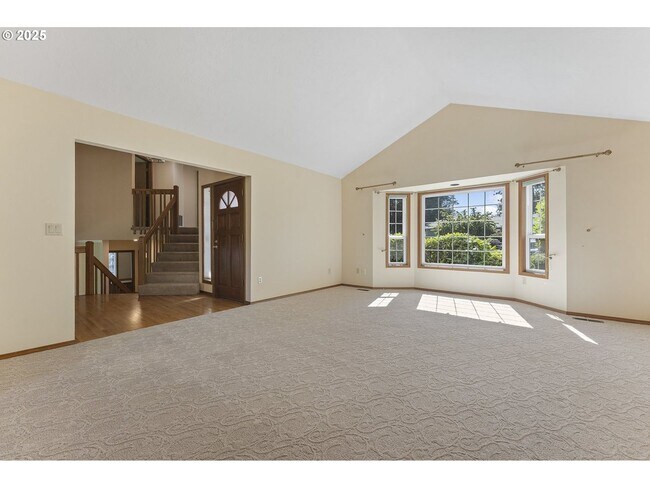 Building Photo - 3-Bedroom Home with Granite Kitchen, Family Room & Private Deck