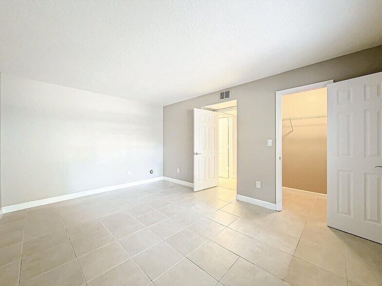 Building Photo - 1020 Crystal Way
