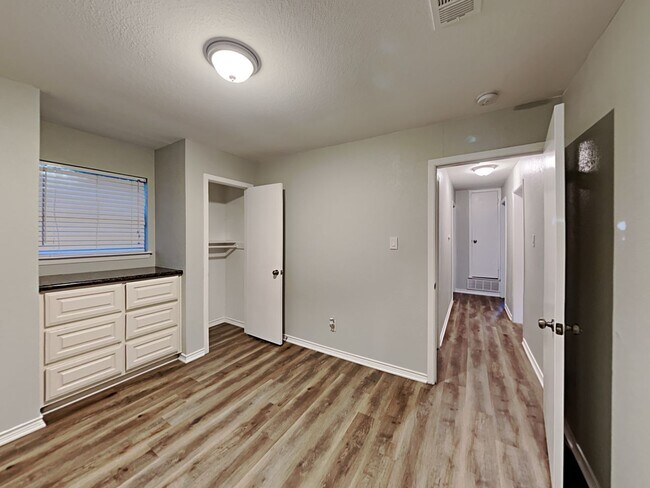 Building Photo - Newly Renovated Single Family Home | 3 BR/1.5BA | 2-Car Covered Parking | Covered Patio