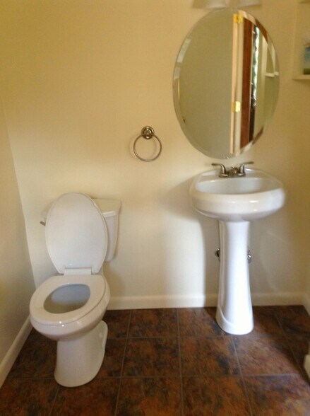 Building Photo - 38 Whispering Pines Rd