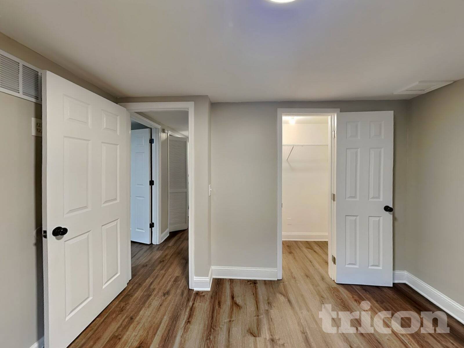 Building Photo - 703 Players Ct