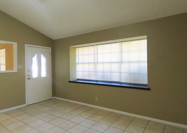 Building Photo - 11782 S Hillcreek Rd