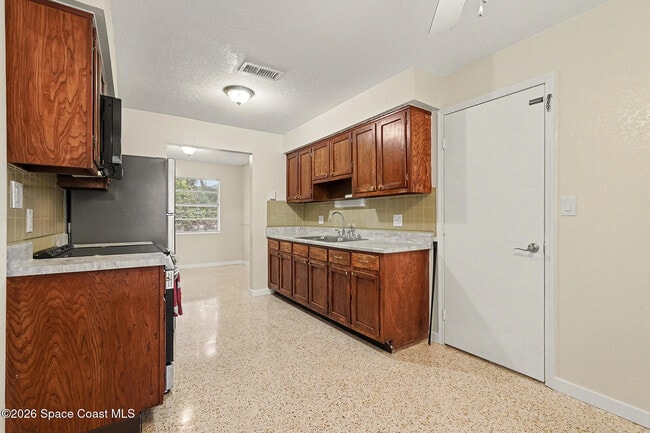 Building Photo - 33 Park Ave