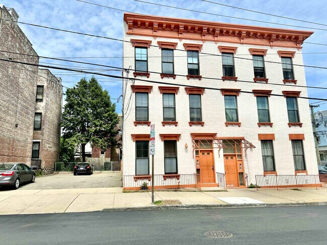 Building Photo - 86 South St