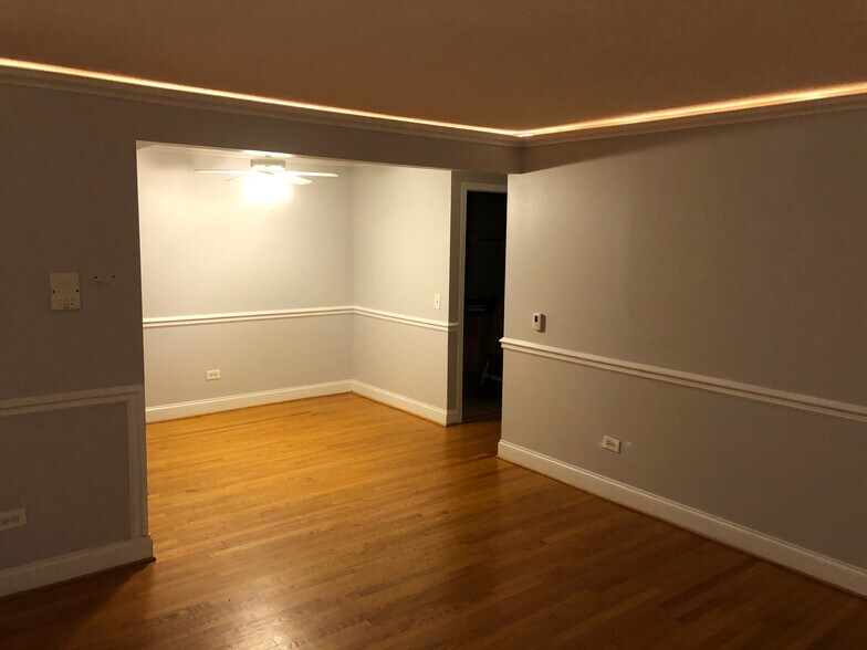 Building Photo - 4936 N Leonard Dr