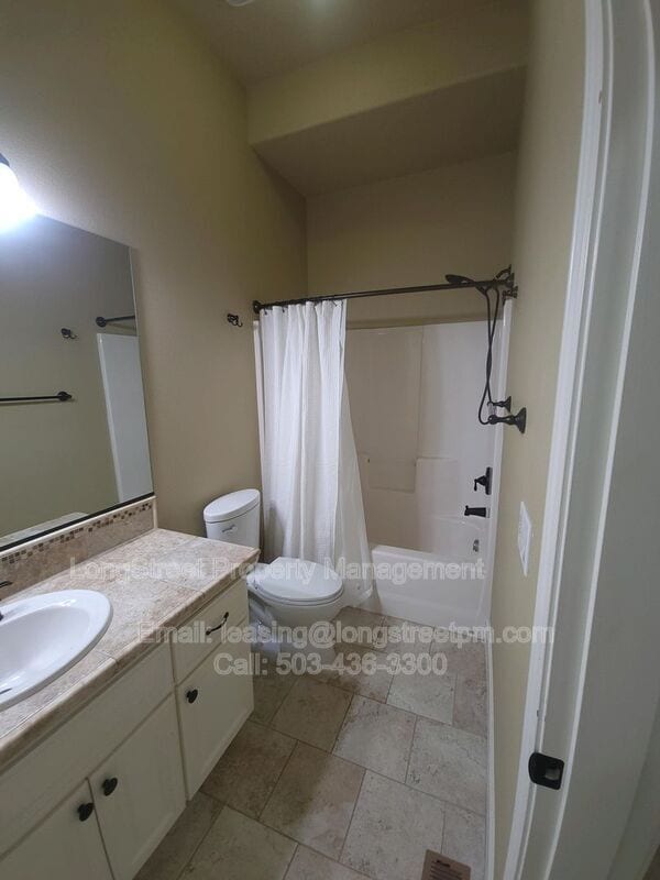 Building Photo - 9739 NW Henry Ct