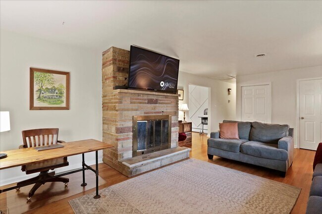 Building Photo - 13715 Dixie Dr