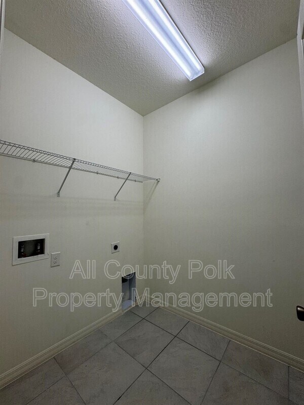 Building Photo - 7163 Cruz Ct