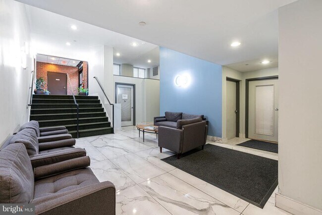 Building Photo - 200 Lombard St