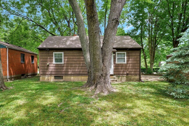 Building Photo - 303 Hessel Blvd