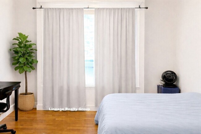 Building Photo - 157 Thorndike St