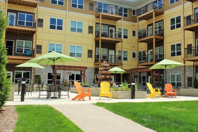 Courtyard - Granite Ridge Apartments