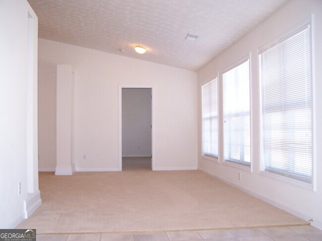 Building Photo - 3230 Kylay Ct NE