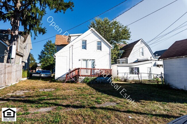 Building Photo - 608 Anderson Ave