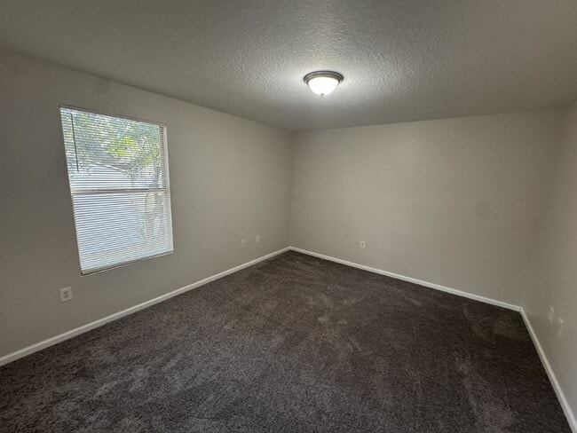 Building Photo - "Spacious 4-Bedroom Home with 2 Full Baths...