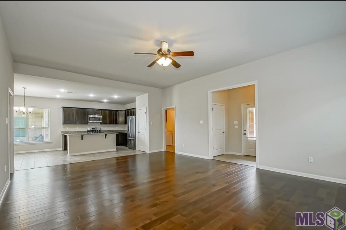 Building Photo - 657 Northbrook Dr