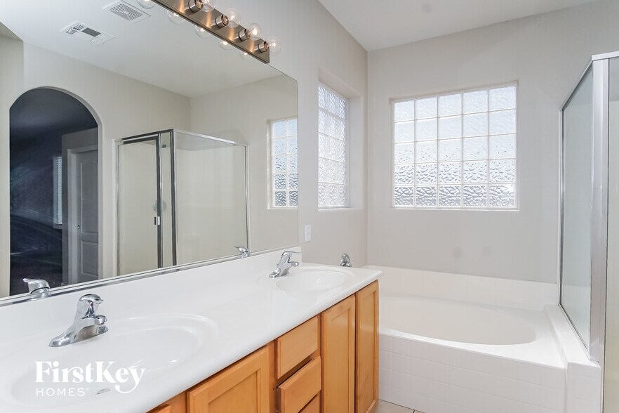 Building Photo - 667 Baffin Island Rd