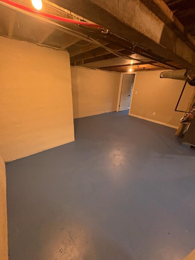 Building Photo - 1623 Harold Dr