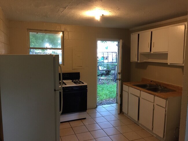 Building Photo - 4915 11th Ave