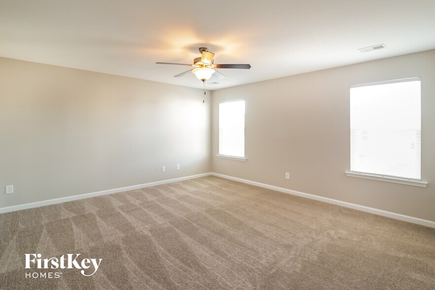Building Photo - 208 Longford Dr