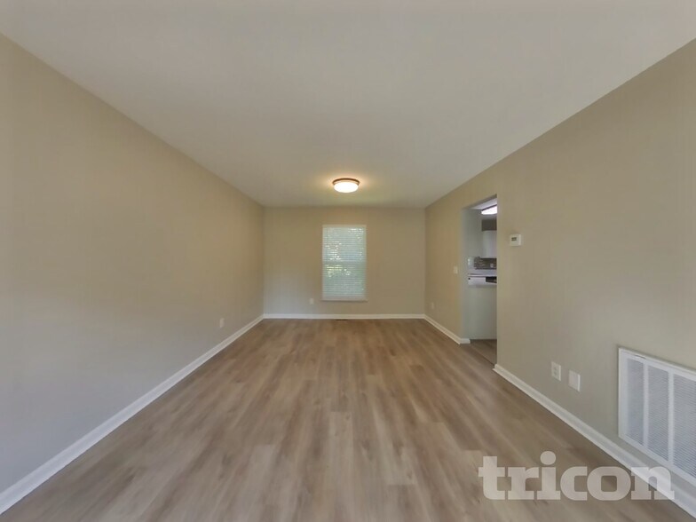 Building Photo - 2536 Bayview Dr