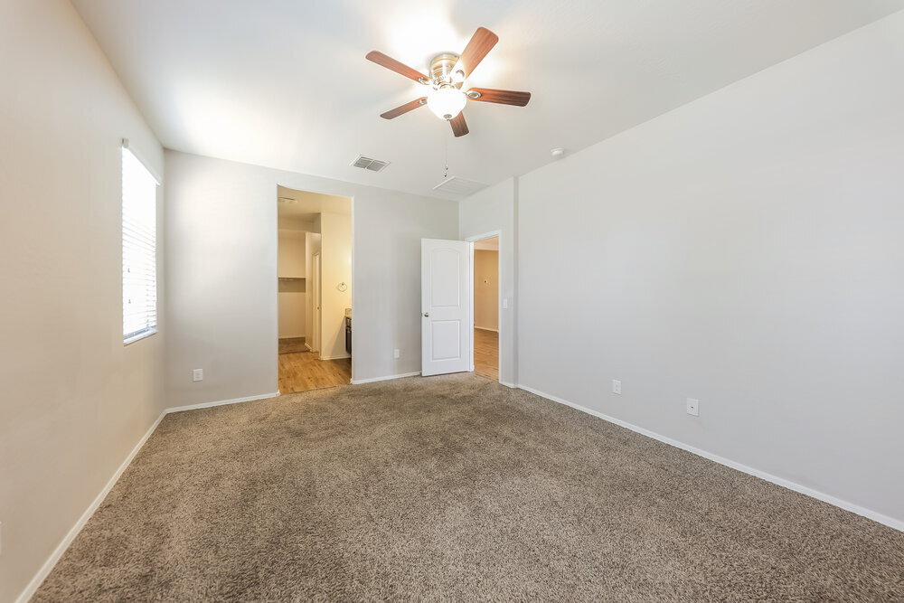 Building Photo - 2444 W Tamarisk Ave