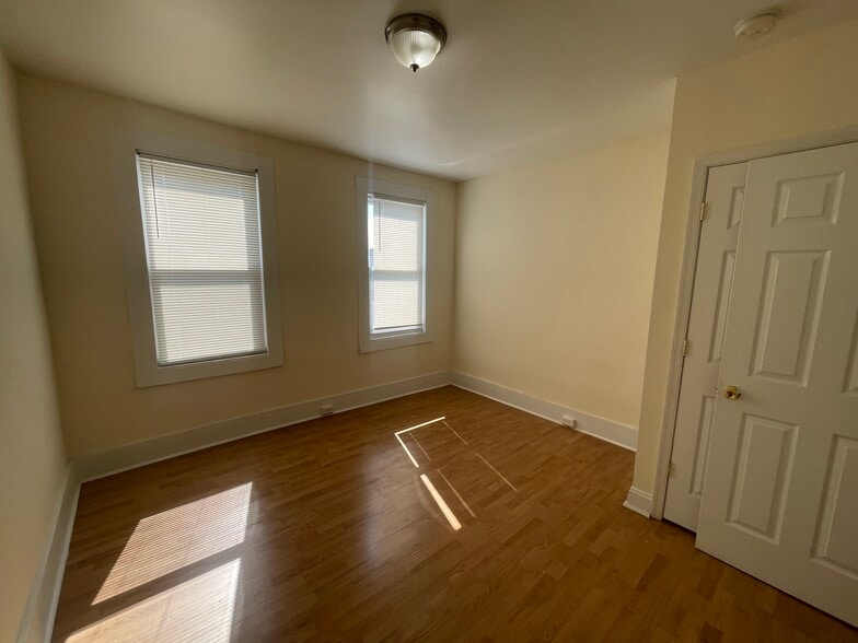 Building Photo - 444 Furrow St