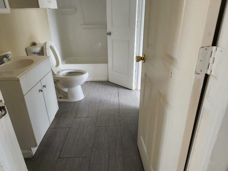 Building Photo - 1579 Duchamp Rd