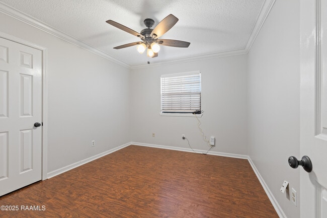 Building Photo - 115 Meadow Glen Dr