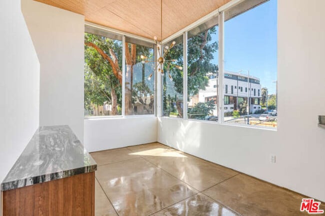 Building Photo - 2452 Penmar Ave