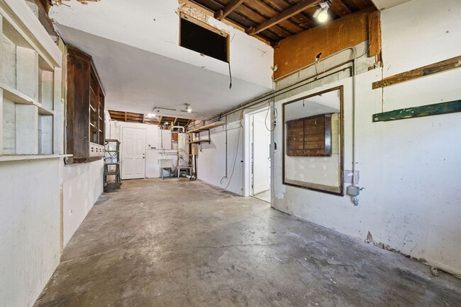 Building Photo - 1047 Riverton Dr