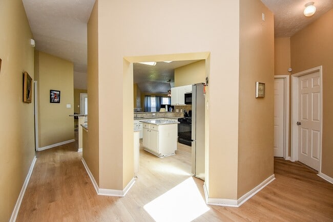 Building Photo - 14915 Willow Hearth Dr