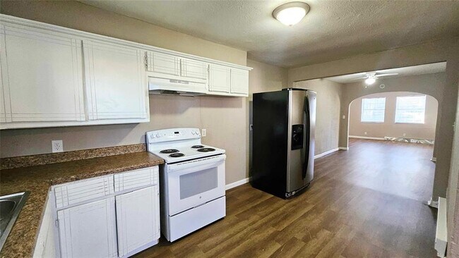 Building Photo - 1505 NE 29th St