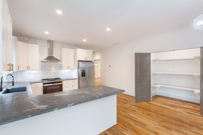 Building Photo - Conveniently Located 4bd/3ba Home Minutes From ATLBeltLine w/ Private Backyard!